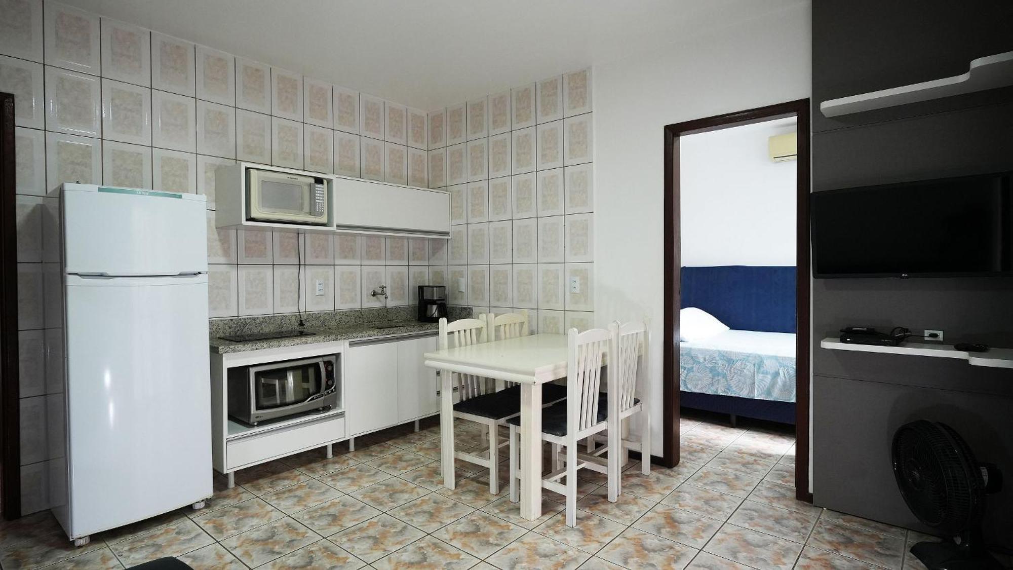 Residencial Adolfo - Mestre Naro Bombinhas Exteriör bild