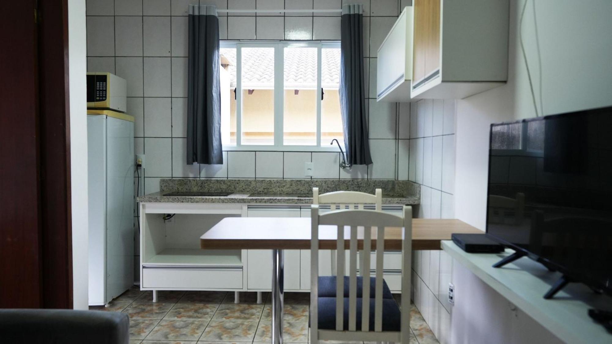 Residencial Adolfo - Mestre Naro Bombinhas Exteriör bild